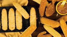 Load image into Gallery viewer, 7 Stick Seasoned Cast Iron Cornstick Pan