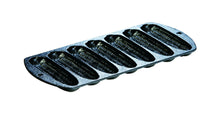 Load image into Gallery viewer, 7 Stick Seasoned Cast Iron Cornstick Pan